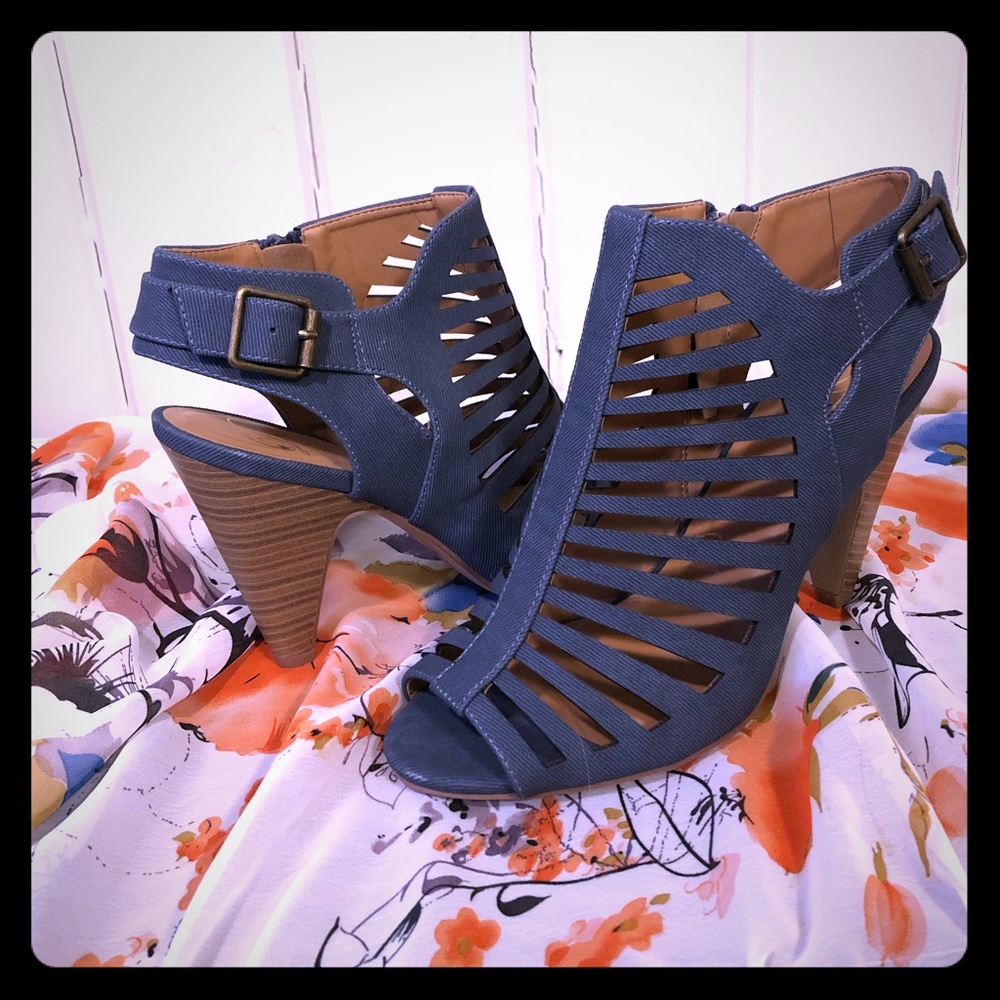 Fabulous Blue Heeled Cage Sandals NWOT